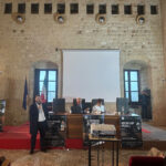 Paolo Perrone, amministratore di Gial Ambiente, parla al microfono durante il convegno La Repubblica dei Terrestri a Tricase